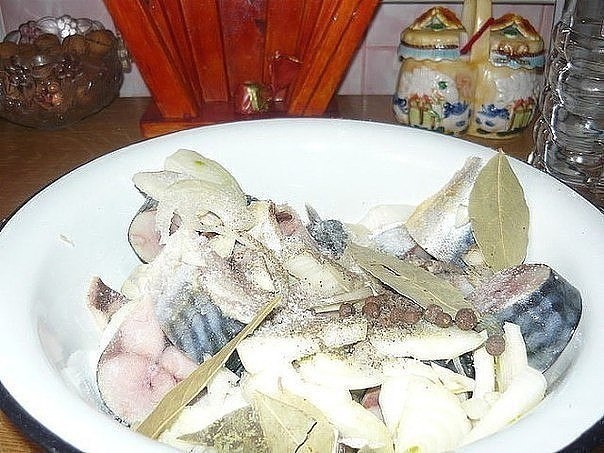 Маринуем скумбрию! Пальчики оближешь!!