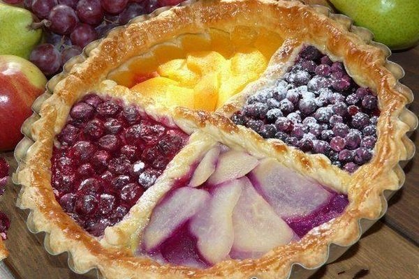 Слоеный пирог «Ягодное лукошко»