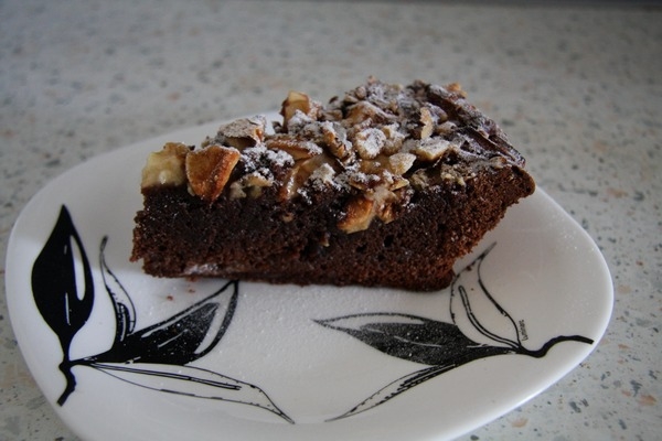 Быстрый шоколадный пирог с яблоками