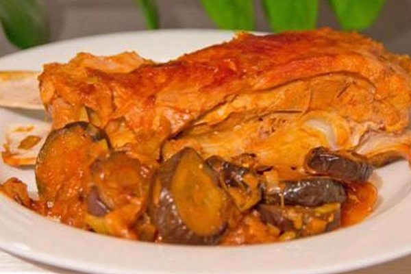 Телятина с баклажанами в томатном соке Телятина с баклажанами в томатном соке