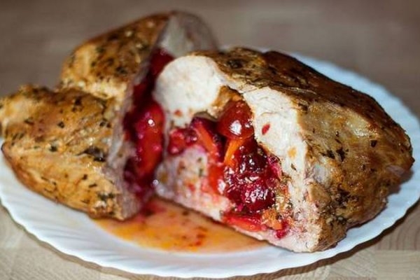 Свинина в маринаде, запеченная со сливами Свинина в маринаде, запеченная со сливами