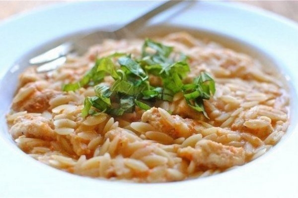 Рис с куриными окорочками и томатами