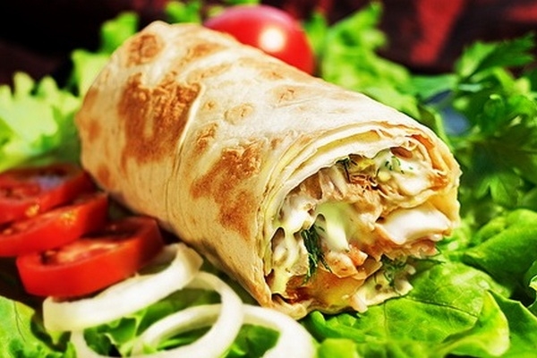 Домашняя шаурма с овощами и куриной грудкой