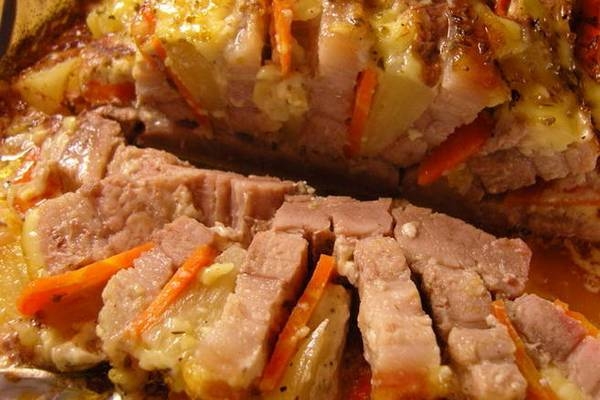 Свинина-книжка с морковью и ананасом Свинина-книжка с морковью и ананасом