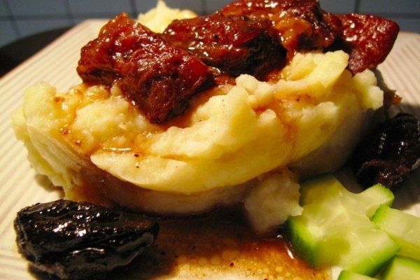 Ребрышки с черносливом и белым вином Ребрышки с черносливом и белым вином