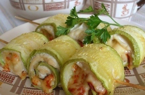Вкусные рулетики из кабачков с куриным мясом Вкусные рулетики из кабачков с куриным мясом