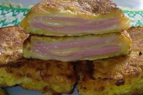 Колбаса с сыром в кляре Колбаса с сыром в кляре