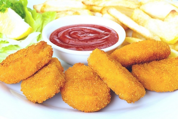 Домашние куриные наггетсы в сырной панировке Домашние куриные наггетсы в сырной панировке