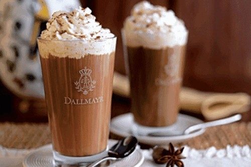 Кофе Фраппе с коньяком и взбитыми сливками Кофе Фраппе с коньяком и взбитыми сливками