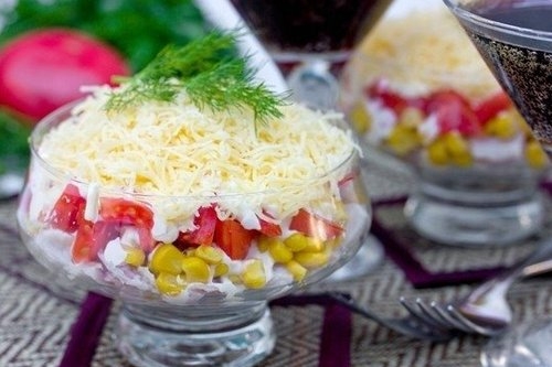 Быстрый салат «Восторг» с копченой курицей