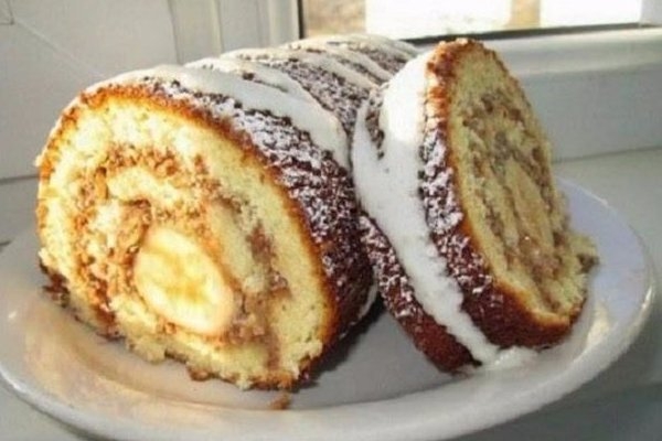 Быстрый рулетик с бананом к чаю Быстрый рулетик с бананом к чаю