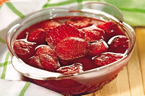 Варенье из клубники и грецких орехов в мультиварке