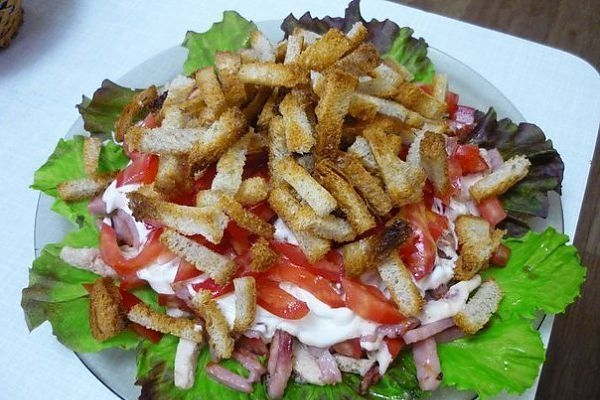 Салат «Вкусный» с сухариками