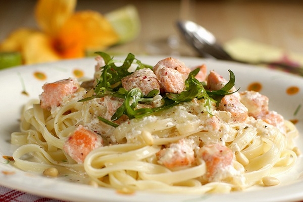 Семга в сливочном соусе по-домашнему