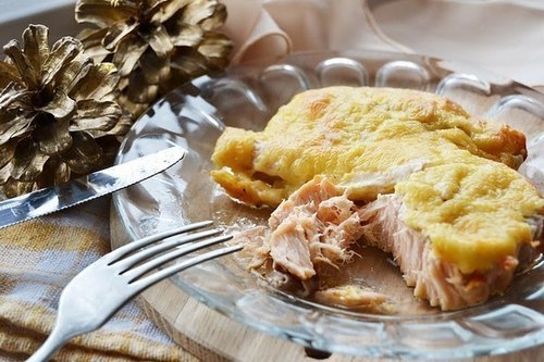 Горбуша под майонезом и сыром в духовке