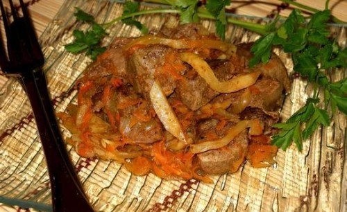 Телятина тушеная по-румынски с сельдереем