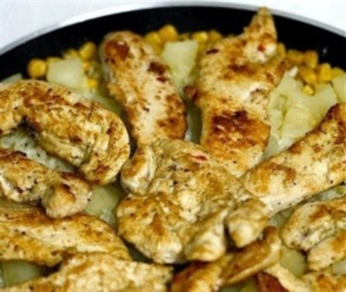 Куриные грудки по-луизиански с ананасом и рисом