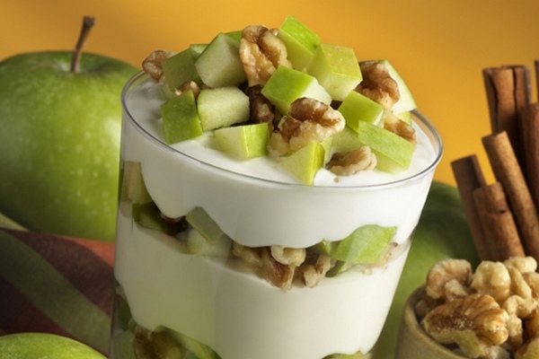 Яблочный парфе с мюсли и йогуртом