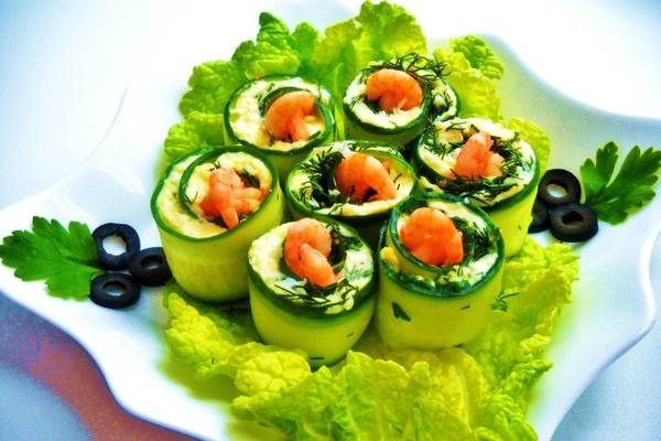 Огуречные роллы с яйцом и креветками