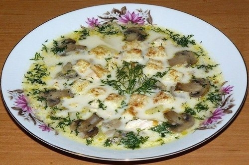 Сырный суп с куриным филе и шампиньонами Сырный суп с куриным филе и шампиньонами