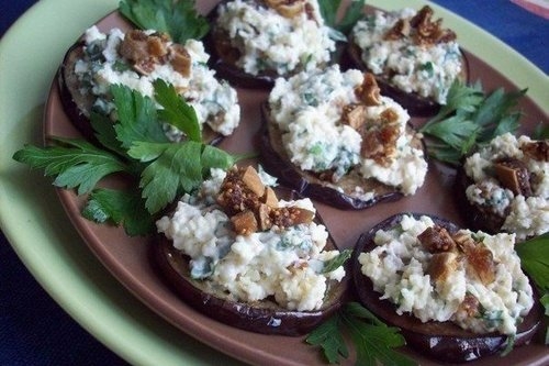 Закуска из баклажан с инжиром и брынзой
