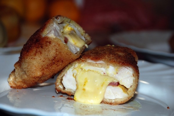 Куриное мясо «Кордон» в белом вине