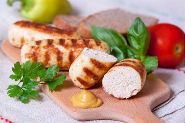 Сосиски из куриного филе по-домашнему Сосиски из куриного филе по-домашнему