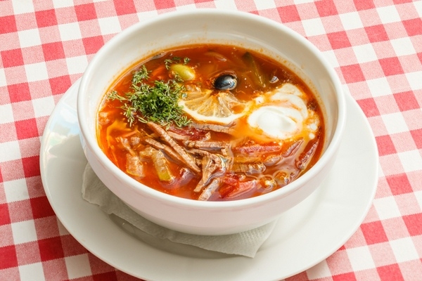 Солянка с говяжьим сердцем и беконом