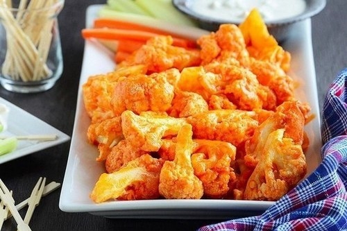 Цветная капуста в кляре и с сырным соусом