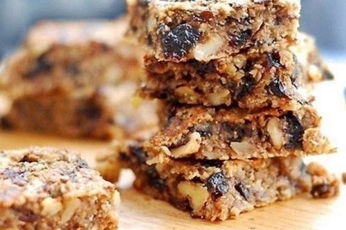 Овсяный десерт с черносливом и орехами