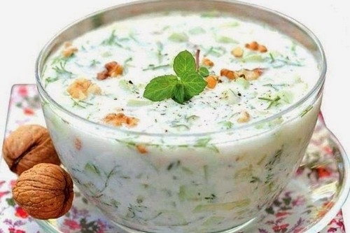 Болгарский суп «Таратор» с грецкими орехами Болгарский суп «Таратор» с грецкими орехами