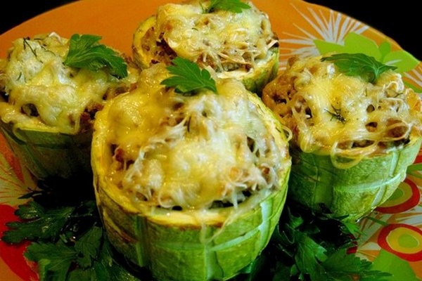 Фаршированные кабачки с говядиной и рисом