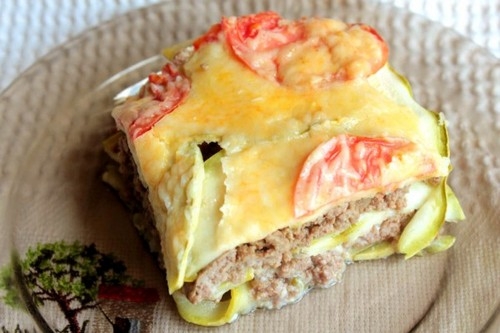 Запеканка из кабачка с мясом и помидорами