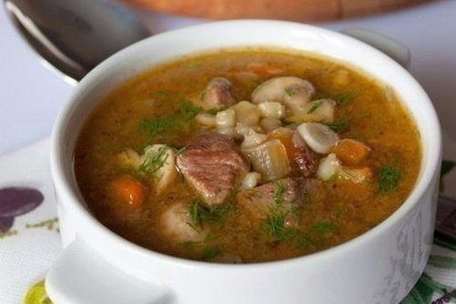 Грибной суп с говядиной и перловкой