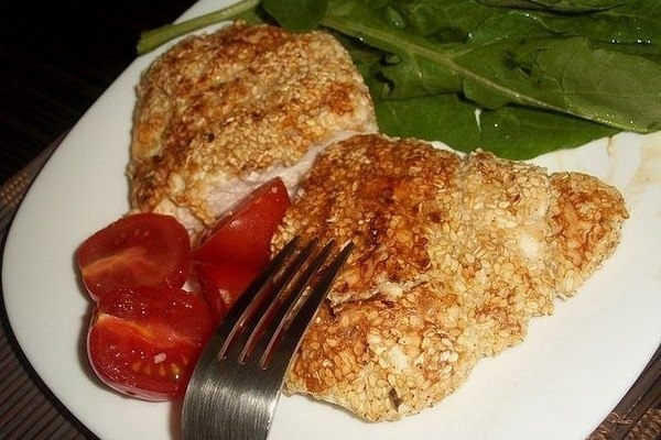 Куриная грудка в кляре из кунжута