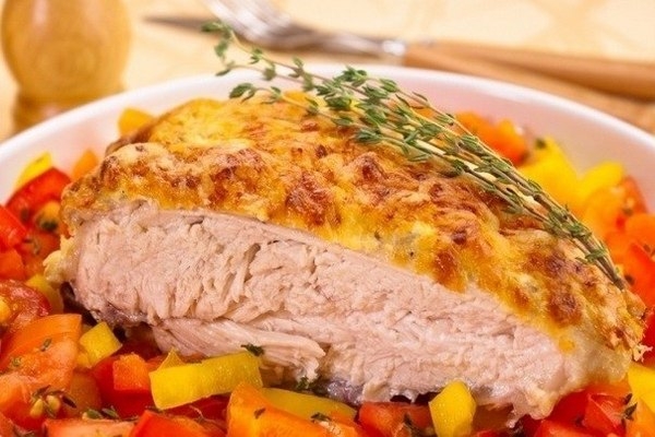 Курица под сырной корочкой в сметане