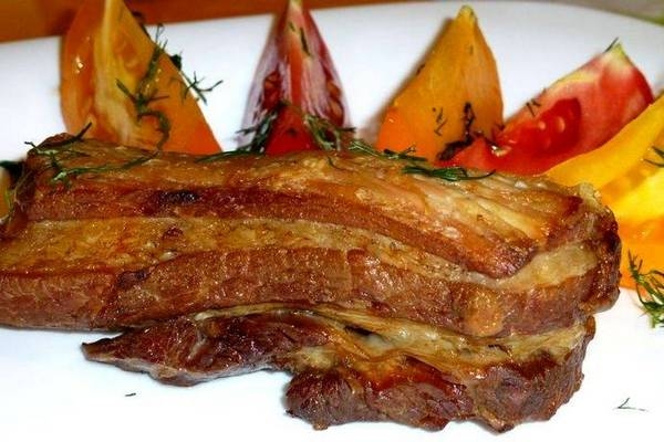 Простые свиные ребрышки в духовке