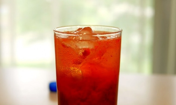 Освежающий клубничный коктейль