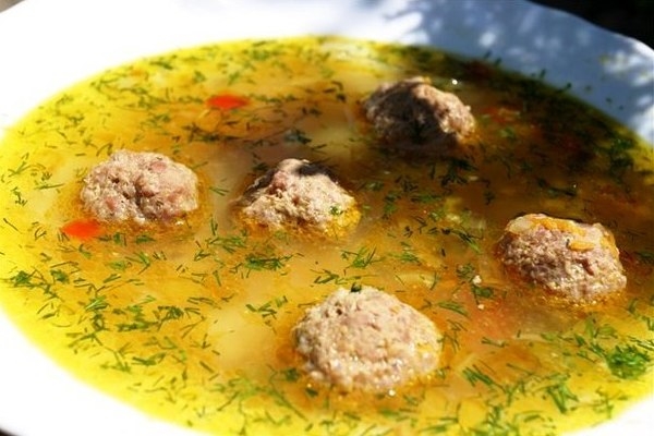 Суп с картофелем и мясными фрикадельками Суп с картофелем и мясными фрикадельками