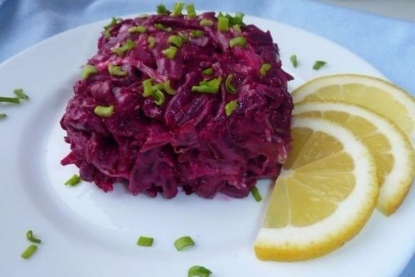 Салат из свеклы, яиц и пекинской капусты Салат из свеклы, яиц и пекинской капусты