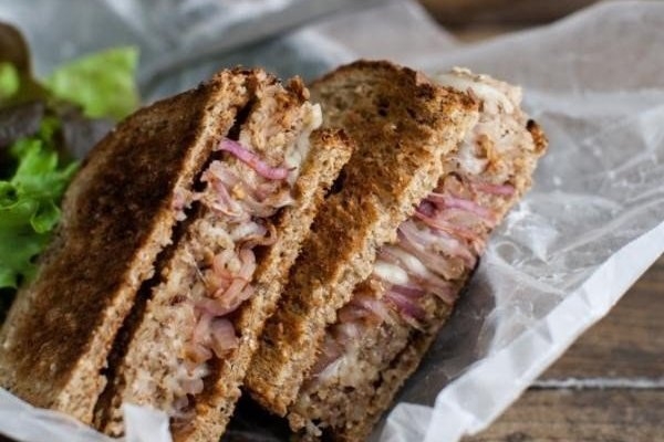 Вегетарианские бургеры с рисовыми котлетами Вегетарианские бургеры с рисовыми котлетами