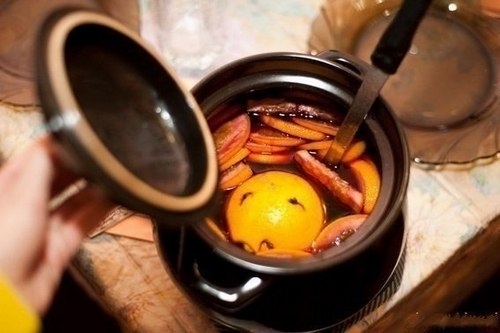 Глинтвейн с имбирем, гвоздикой и изюмом Глинтвейн с имбирем, гвоздикой и изюмом