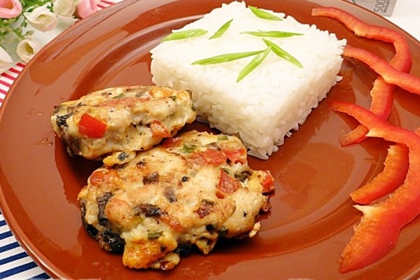 Сочные котлетки из куриной грудки с рисом Индика