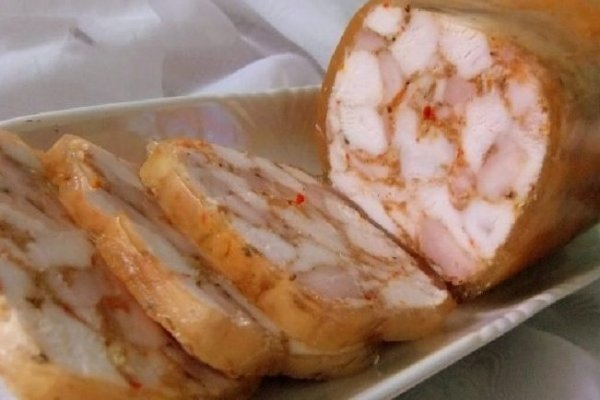 Такое блюдо – хорошая альтернатива колбасным изделиям. Его можно предложить детям и людям, которые с