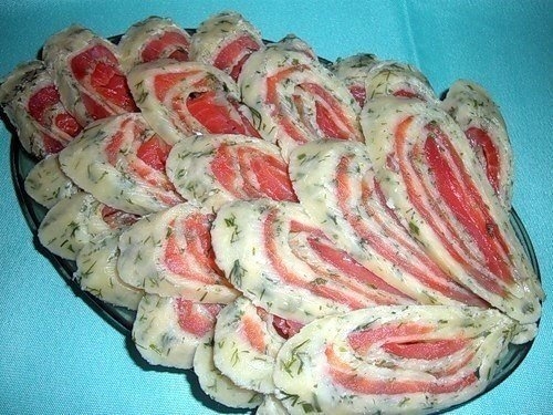 Сырный рулет с форелью.