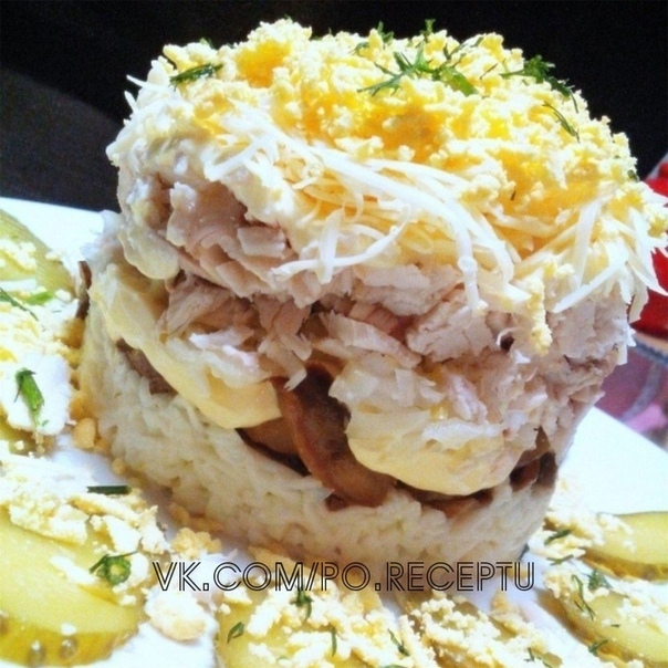 САЛАТ С КУРИЦЕЙ, ГРИБАМИ И МАРИНОВАННЫМ ЛУКОМ САЛАТ С КУРИЦЕЙ, ГРИБАМИ И МАРИНОВАННЫМ ЛУКОМ