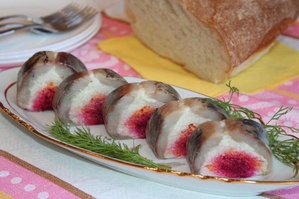 Роллы «Сельдь под шубой» по-домашнему Роллы «Сельдь под шубой» по-домашнему