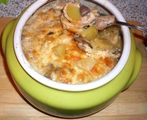 Жаркое из сердечек с грибами в горшочке. Или очень быстрый вкусный ужин.