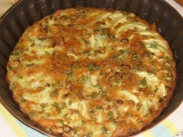 Очень вкусная запеканка из кабачков с зеленым луком.