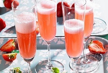 Алкогольные коктели на основе шампанского, помогут разнообразить новогодний стол(собрано с простор и